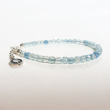 Load image into Gallery viewer, Akvamarino A+ delikati sidabro apyrankė moterims "Drąsos akmuo"