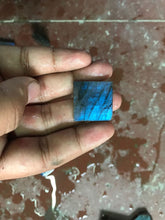 Load image into Gallery viewer, Labradorito AA iš Madagaskaro sidabro 925 pakabutis su grandinėle "Sergėtojas"