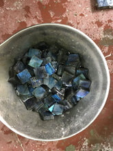 Load image into Gallery viewer, Labradorito AA iš Madagaskaro sidabro 925 pakabutis su grandinėle "Sergėtojas"