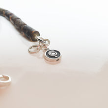 Load image into Gallery viewer, Tamsaus ir juodo nepoliruoto Baltijos gintaro sidabro 925 vėrinys vyrams "Saulės istorijos"