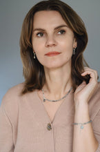 Load image into Gallery viewer, Elegantiški aukšto kokybės labradorito sidabro 925 auskarai moterims "Sergėtojas"